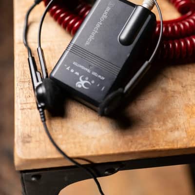 Audio-Technica ATW-R250 VHF Wireless Receiver, ATW-T201 Transmitter with Headset - Used image 2