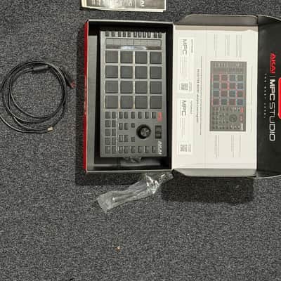 Akai MPC Studio Music Production Controller 2021 - Present - Black image 2