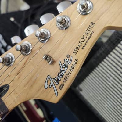 Fender Standard HSS Stratocaster with Rosewood Fretboard 1999 - 2005 - Arctic White image 8