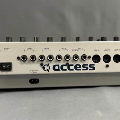 Access Virus Indigo 2 37-Key Digital Synthesizer 2002 - White image 11