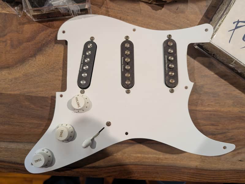 Seymour Duncan Quarter Pounder Loaded Strat Pickguard Loaded Strat Pickguard 2021 - Present - Aged White image 1