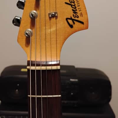 1977 Fender Musicmaster - Olympic White image 3
