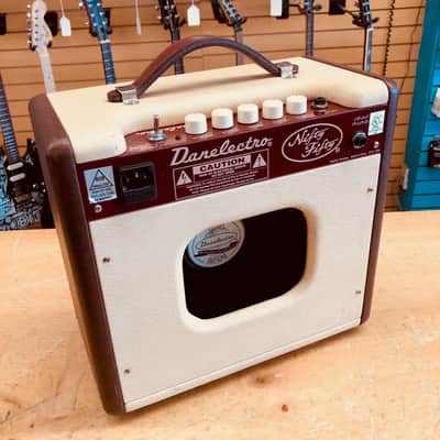 Danelectro Nifty Fifty 15w Solid State Guitar Combo Amp image 4
