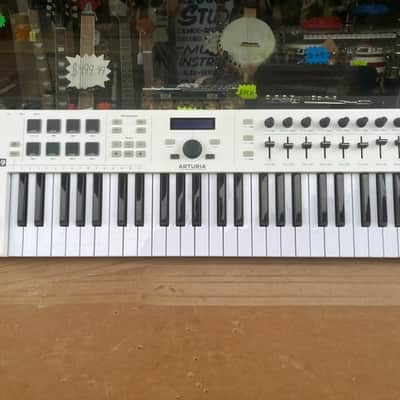 Arturia Keylab 49 Midi Keyboard - White image 3