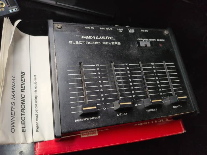 Realistic Radio Shack Desktop Analog Overdrive 32-1110 BBD Electronic Reverb - Black image 1