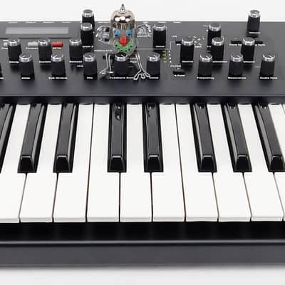DSI Dave Smith Mopho SE Synthesizer Keyboard + Neuwertig + 1,5Jahre Garantie