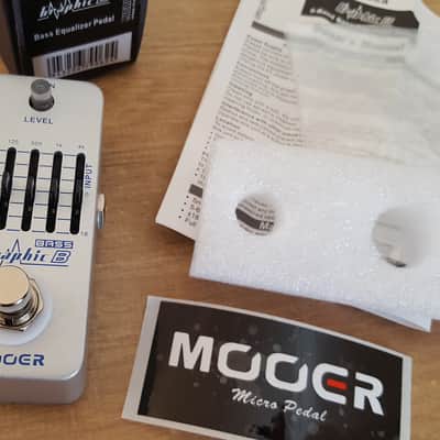 Mooer Graphic B Bass EQ Pedal - White image 2