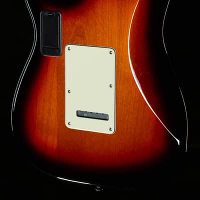 Fender Deluxe Roadhouse Stratocaster 3-Tone Sunburst Pau Ferro (332) image 2