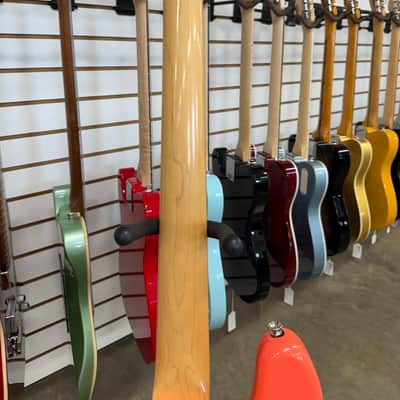 Squier Classic Vibe '60s Jazz Bass - Tahitian Coral - B Stock image 6