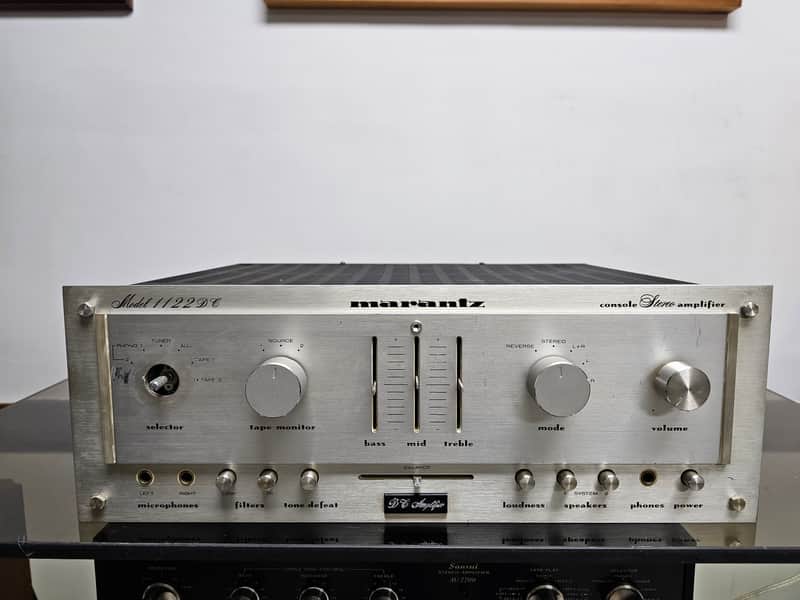 Marantz Model 1122DC Amplifier for Repair or Parts