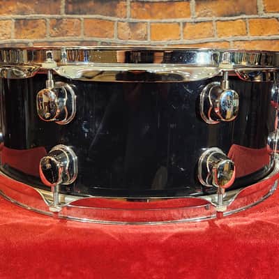 Clevelander II 5.5x14" Student Snare Drum Black w/ Carrying Bag, Stand & Practice Pad image 7
