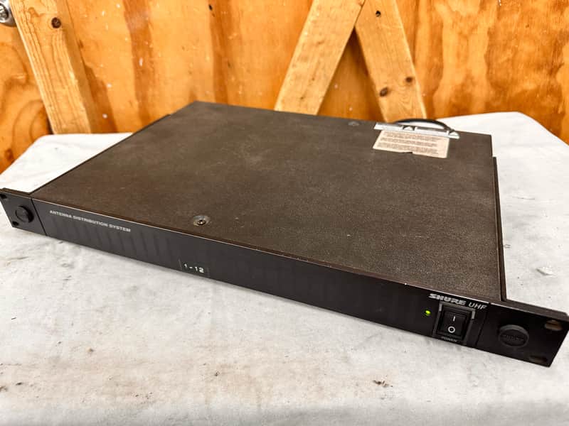 Shure UA845-UB UHF Antenna Distribution System - 692-716 MHz - Working image 1
