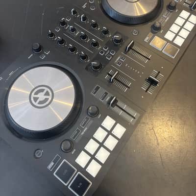 Native Instruments Traktor Kontrol S2 MK3 2018 - Black image 1