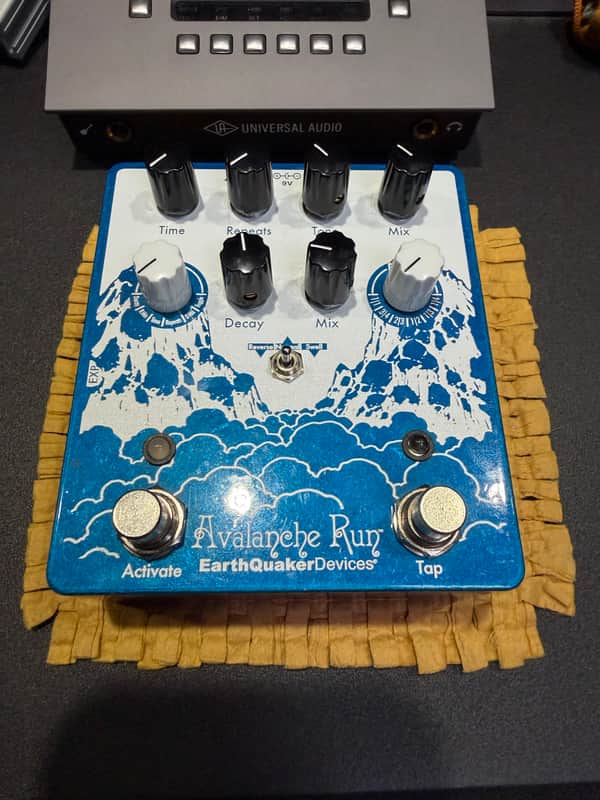 EarthQuaker Devices Avalanche Run Stereo Reverb & Delay with Tap Tempo V2