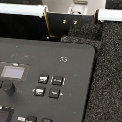 AVID S3 16-Fader Control Surface w/ E3 Engine and Road Case CG013BE image 5