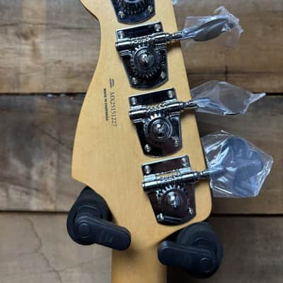 Fender Player II P-Bass RW Coral Red image 9