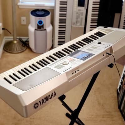 MUST SEE!!! YAMAHA DGX 305 SEMI-WEIGHTED 76-KEY DIGITAL PIANO IN AMAZING CONDITION! image 18