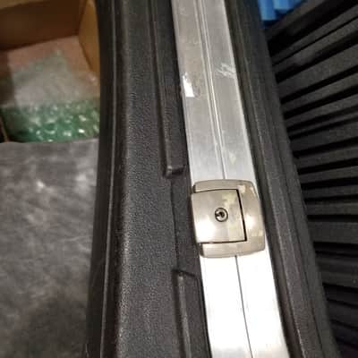 SKB Deluxe Acoustic Guitar Hard Case with Wheels image 12