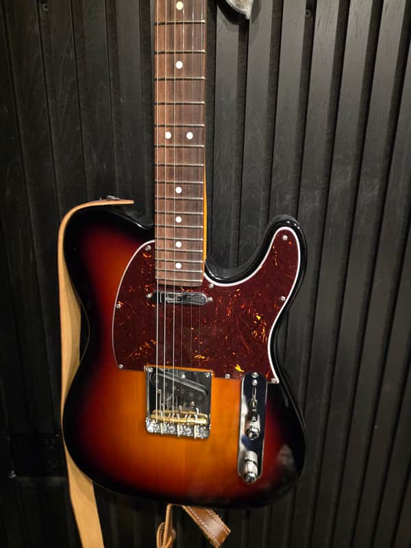 Fender American Professional II Telecaster with Rosewood Fretboard 2020 - Present 3-Color Sunburst image 1