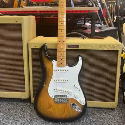 Fender Limited Edition 40th Anniversary 1954 Reissue Stratocaster with Maple Fretboard 1994 - 2-Color Sunburst image 16