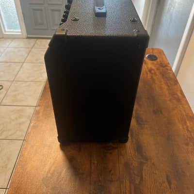 Peavey Vypyr VIP 1 Modeling 20W 1x8" Guitar/Bass/Acoustic Combo Amp 2010s - Black image 2