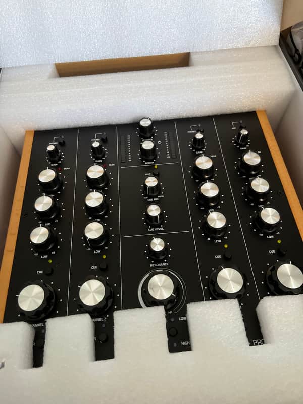 Headliner R4 4-Channel analog rotary DJ mixer with built-in Filter image 1