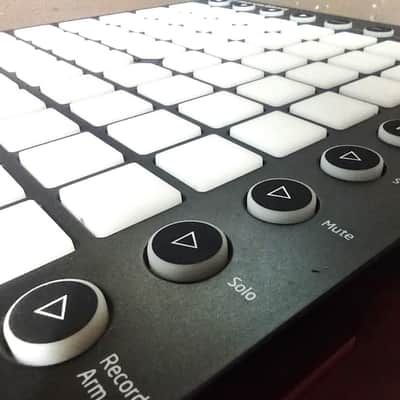 Novation LAUNCHPAD MK1 2018 - BLACK-WHITE ET ORANGE image 3