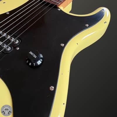 Squier Tom DeLonge Stratocaster Butter Cream Road Worn – Very Good Condition image 7