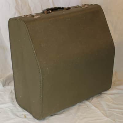 Split Pea Italian Hard Case for Accordion 14.50" x 14.50" x 8" (36.75cm x 36.75cm x 20.25cm) image 1