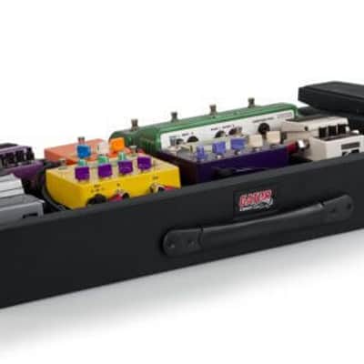 Gator 30" X 16" Wood Pedal Board w/ Black Nylon Carry Bag; Includes G-Bus-8 Power Supply W/ (8) 9V & (3) 18V Outputs GPT-PRO-PWR image 3