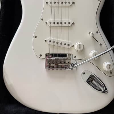 Fender Player Stratocaster with Maple Fretboard 2018 - 2024 - Polar White image 1