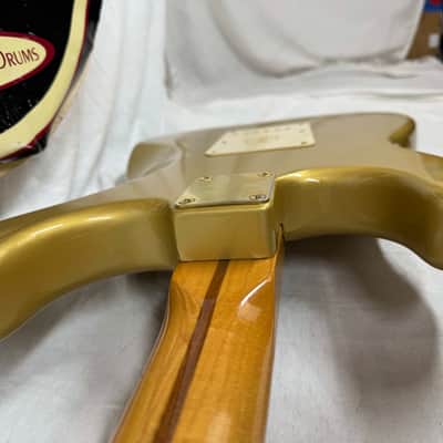 Fender 50th Anniversary Golden Stratocaster Guitar 2004 - Aztec Gold / Maple neck image 23