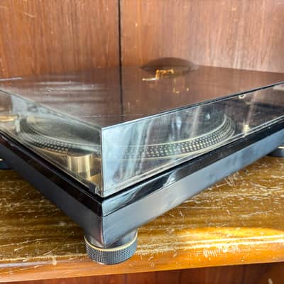 Technics SL-1200GLD Limited Gold Edition Direct Drive Turntable System image 9