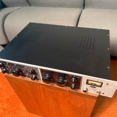 Universal Audio LA-610 Tube Channel Strip 2000s - Gray / Black image 3