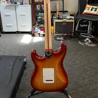 Fender Stratocaster 2017 - Honey Burst image 12