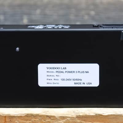 Voodoo Lab Pedal Power 3 PLUS 12 Isolated 500mA DC Outputs / X-Link Power Supply image 4