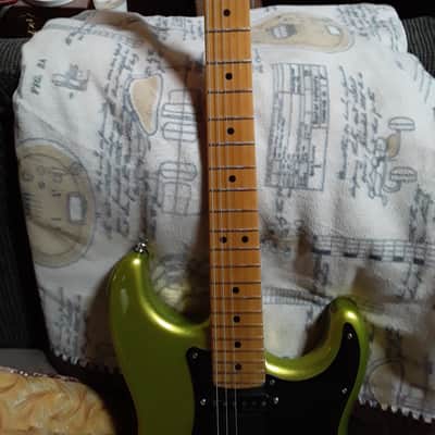 Fender American Ultra II Stratocaster with Maple Fretboard 2024 - Present - Solar Flare image 4