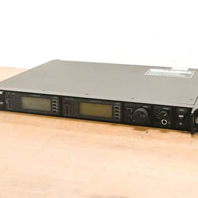 Shure UR4D Dual-Channel UHF Wireless Receiver - L3 Band: 638-698 MHz CG0128Q