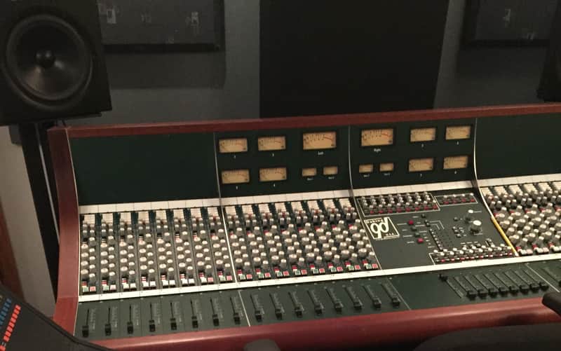 DAKING 1112 24 CH 8 BUS CONSOLE CLASS A DISCRETE 2000's image 1