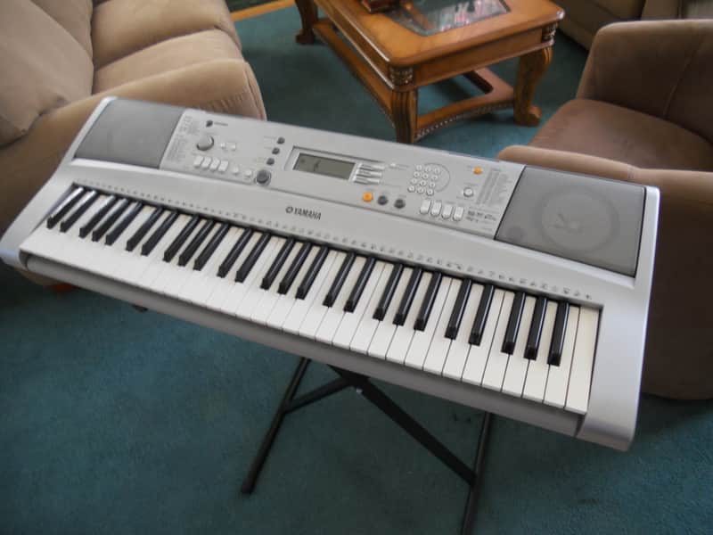YAMAHA YPT-300 PORTABLE GRAND PIANO image 1