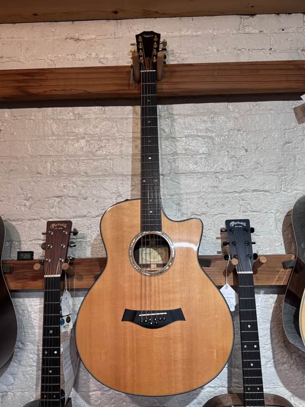 Taylor Baritone-8 2009 - Sitka spruce with rosewood back image 1