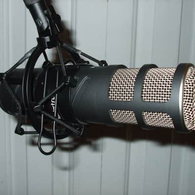 RODE Procaster Cardioid Dynamic Broadcast Microphone 2009 - Present - Black image 1