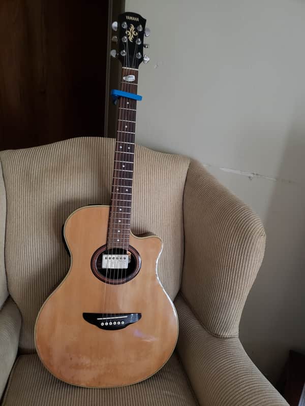Yamaha APX 4A for sale! Bachata ready with original pre amp and
