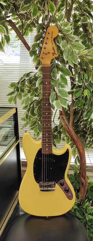 Fender Musicmaster Vintage Electric Guitar with Rosewood Fretboard 1976 - Olympic White image 1