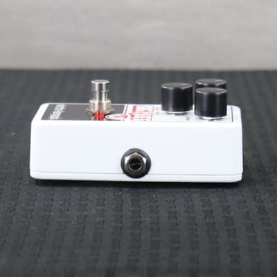Electro-Harmonix Nano Big Muff Pi Distortion / Sustainer White / Black / Red image 4