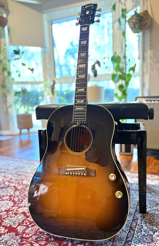 Gibson J-160 E