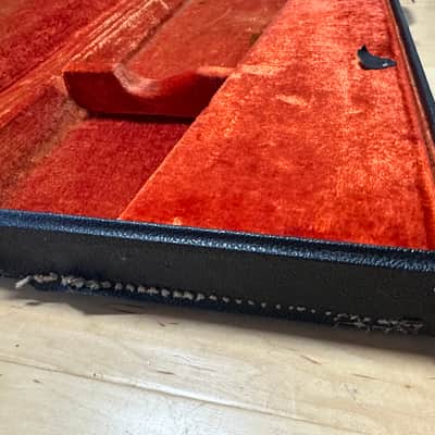 Fender G&G Deluxe Jazz Bass Hardshell Case, Black with Orange Plush Interior, Fender Amp Logo 2016 - Black image 2