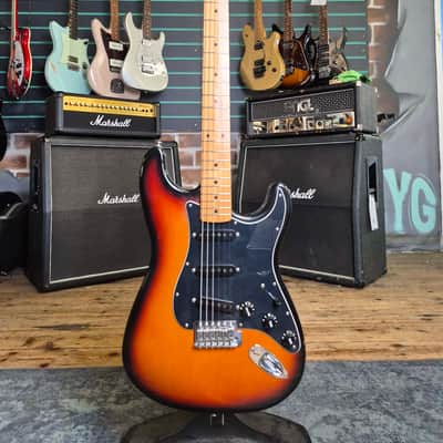 Fender Classic Series Stratocaster 3-Colour Sunburst 2003 Electric Guitar image 1