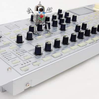 KORG Radias Synthesizer Vocoder Rack Desktop + Top Zustand + 1,5 Jahre Garantie