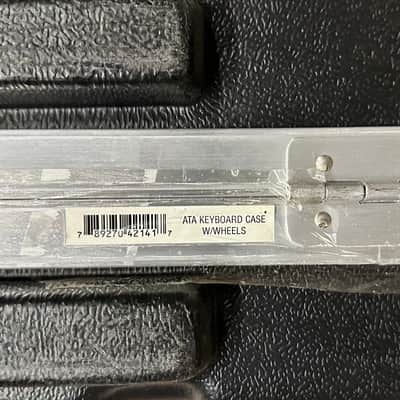 SKB SKB-4214 61-Key ATA Keyboard Case with Wheels 2000s - Black image 4